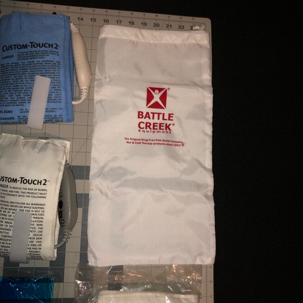 3 Heating Pads & 2 Hot/Cold Packs. NEW. Never Used. Battle Creek Equipment. - Picture 6 of 9